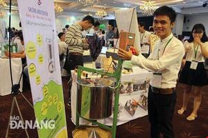 Khởi nghiệp từ... máng heo
