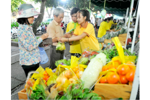Phiên chợ kết nối cung - cầu nông sản an toàn