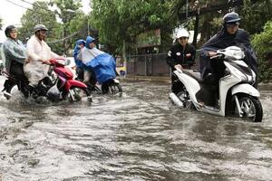 Tin thời tiết ngày 24/5: Mưa, nắng thất thường trên cả nước