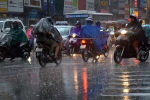 Tin thời tiết ngày 31/8: Bắc Bộ, Trung Bộ mưa dông, nhiệt độ giảm