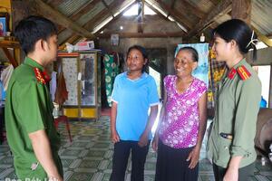 Ấm lòng “Con nuôi Công an xã”   ở Đắk Liêng