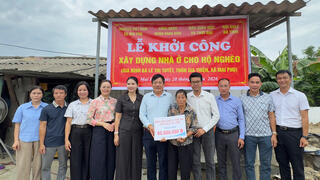 Chung tay 'dựng mái ấm' cho người phụ nữ nghèo ở Hà Tĩnh