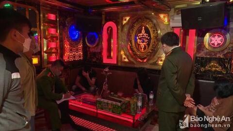 Từng bị xử phạt, quán karaoke vẫn mở cửa bất chấp lệnh cấm