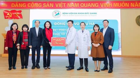 Lãnh đạo TP Hà Nội thăm, tặng quà Tết tại quận Long Biên