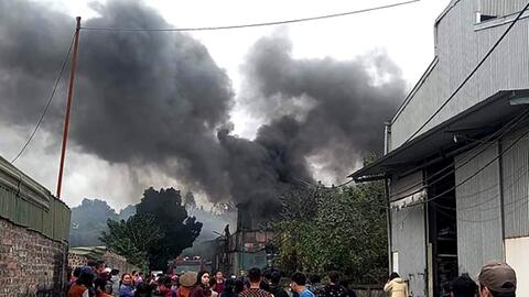 Nhanh chóng dập tắt vụ cháy xưởng sản xuất thiết bị điện