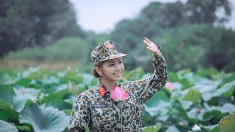 Hương sen ấm chiến hào