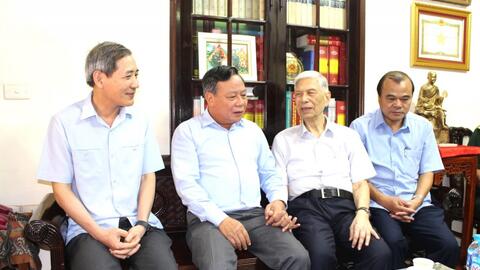 Lãnh đạo TP Hà Nội thăm, tặng quà Trung tướng Đặng Quân Thuỵ