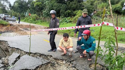 Quảng Ngãi: Xuất hiện vết nứt dài 20m, khẩn cấp di dời người dân