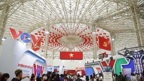 Người dân hào hứng tham dự Triển lãm thành tựu đất nước 80 năm