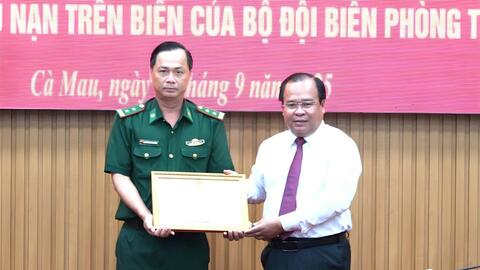 Cà Mau biểu dương những tấm gương cứu hộ ngư dân gặp nạn