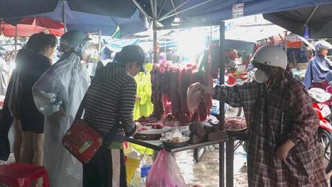 Ứng phó với mưa lớn tại Đà Nẵng: Hàng hóa dồi dào, giá cả ổn định