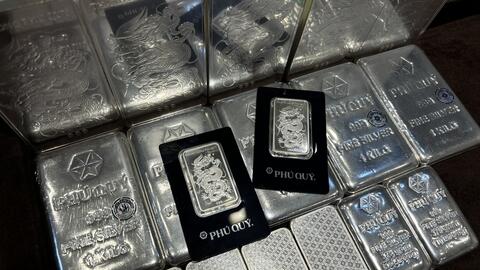 Giá bạc hôm nay 22/10/2025: Bạc sụt giảm