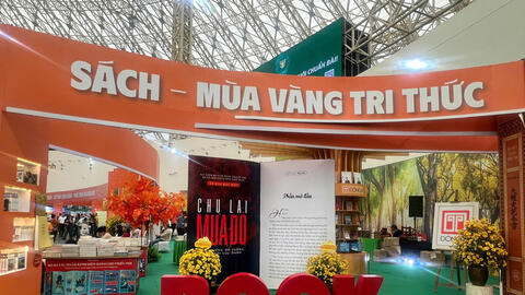 Dòng sách về lãnh tụ và Tổ quốc lan tỏa tại Hội chợ Mùa Thu