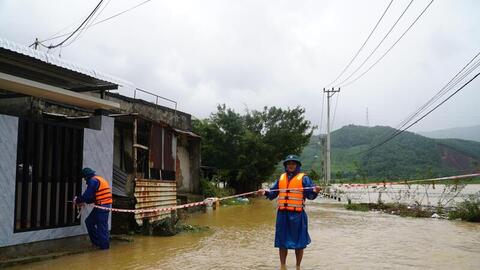 Người hùng thầm lặng giữa dòng lũ dữ