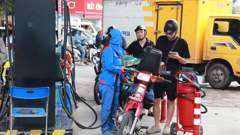 Giá xăng dầu hôm nay 24/12/2025: Đảo chiều giảm nhẹ