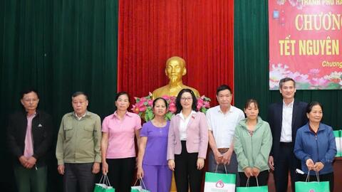 Học viện Nông nghiệp Việt Nam chăm lo Tết cho người khó khăn