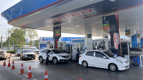 Người dân nhiều quốc gia đổ xô mua xăng, dầu do căng thẳng ở Trung Đông