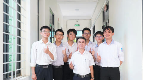 Những học trò thủ khoa, á khoa đến từ ngôi trường ven biển xứ Nghệ