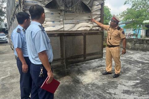 Đà Nẵng: Phát hiện 6 tấn đường tinh luyện Thái Lan nhập lậu