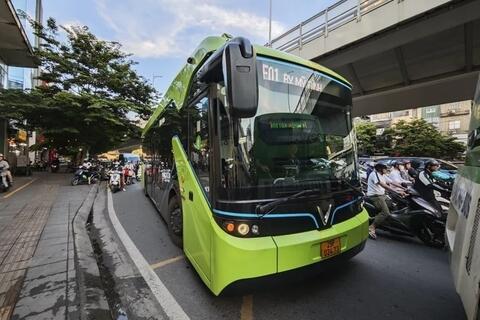 Hà Nội điều chỉnh, tăng cường xe buýt phục vụ vùng phát thải thấp