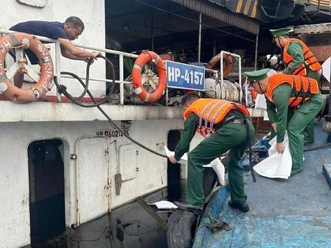 Xử lý kịp thời sự cố chìm tàu tại Cảng Quốc tế Long Sơn