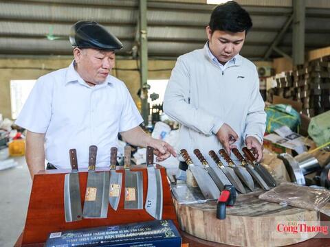 Chàng trai xứ Thanh đưa dao rèn truyền thống lên sàn số
