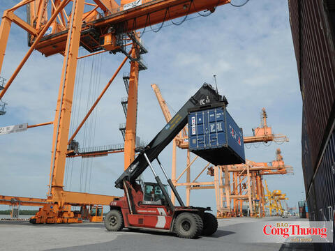 Xuất khẩu bứt tốc, tạo dư địa cho tăng trưởng kinh tế