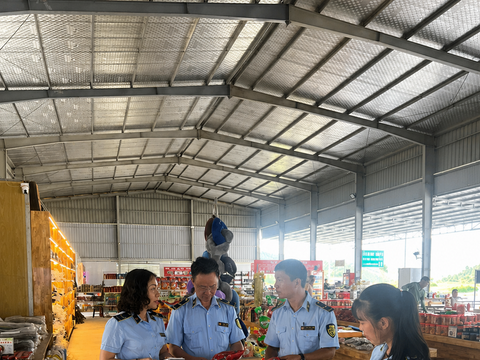 Lào Cai: Giữ ổn định thị trường, quyết liệt đấu tranh với hàng giả