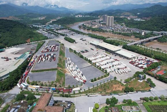 Lào Cai làm gì để đạt 10 tỷ USD kim ngạch xuất nhập khẩu vào năm 2030?