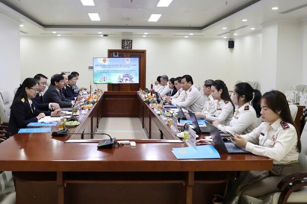 Việt Nam - Lào tăng cường chia sẻ kinh nghiệm quản lý thuế