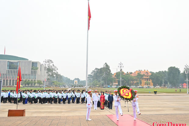 Tuổi trẻ Chính phủ báo công dâng Bác, khẳng định vai trò thanh niên xung kích
