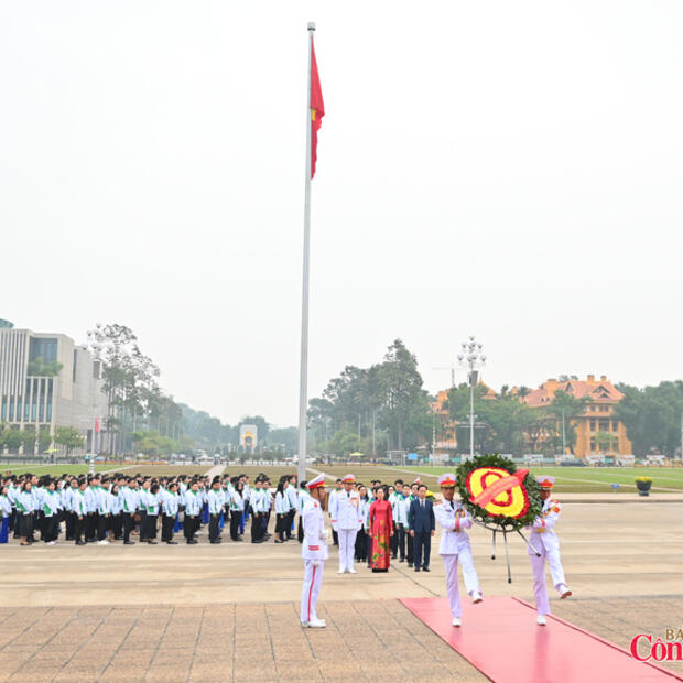 Tuổi trẻ Chính phủ báo công dâng Bác, khẳng định vai trò thanh niên xung kích