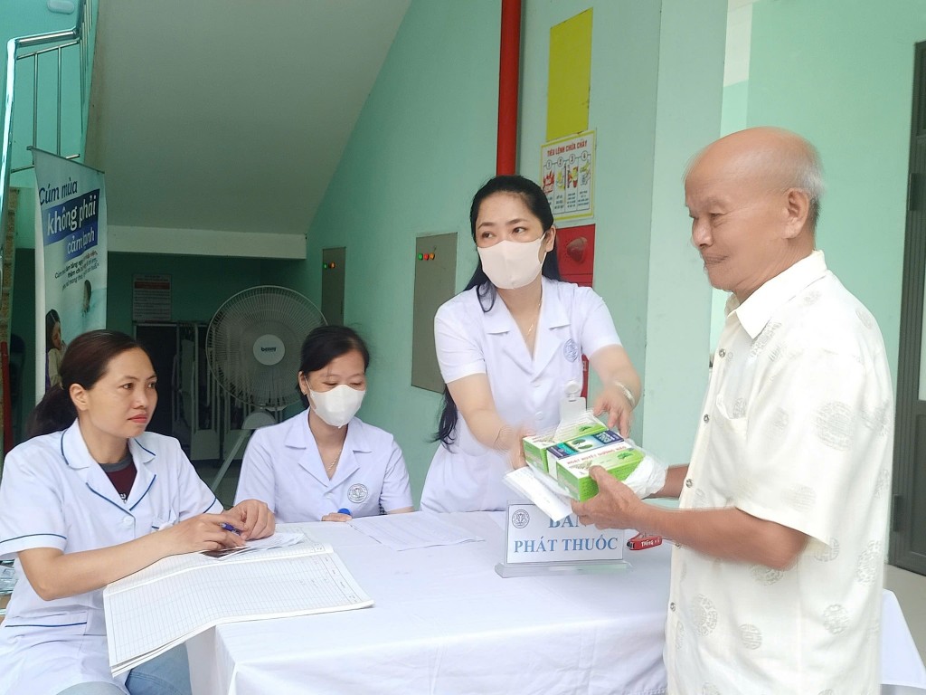 Hơn 600 người có công, thân nhân liệt sĩ được khám bệnh thiện nguyện