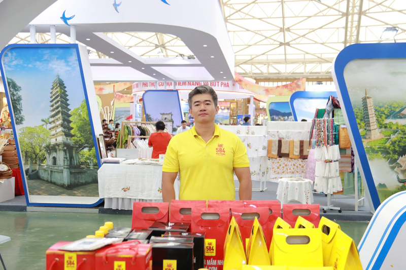 Ông Đỗ Trọng Đạt, Giám sát bán hàng khu vực Hà Nội thương hiệu Thủy sản Mắm 584 Nha Trang. (Ảnh: PV)