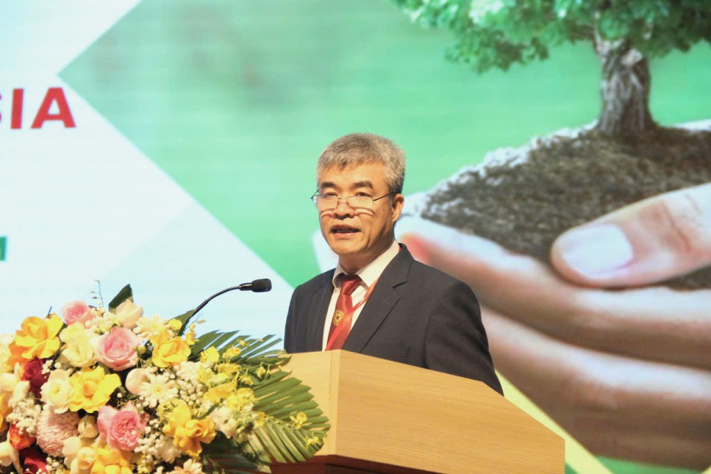 GS. TS. Phạm Văn Cường chia sẻ tại Hội thảo GS. TS. Phạm Văn Cường chia sẻ tại Hội thảo