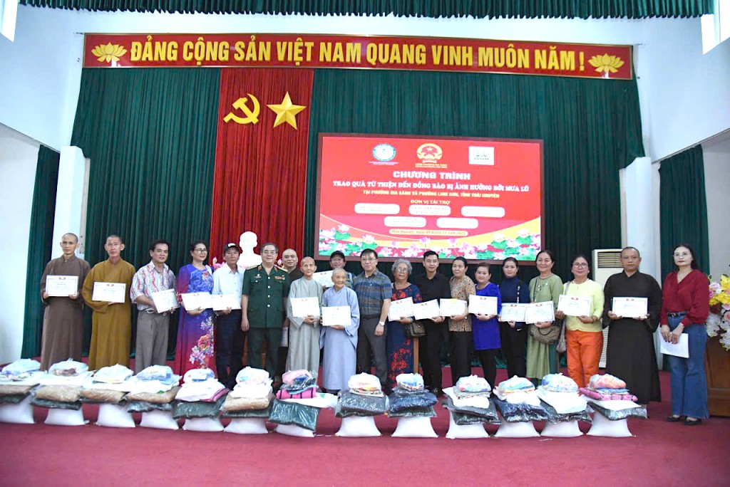 Tiếp thêm động lực để người dân vùng lũ ổn định cuộc sống Tiếp thêm động lực để người dân vùng lũ ổn định cuộc sống