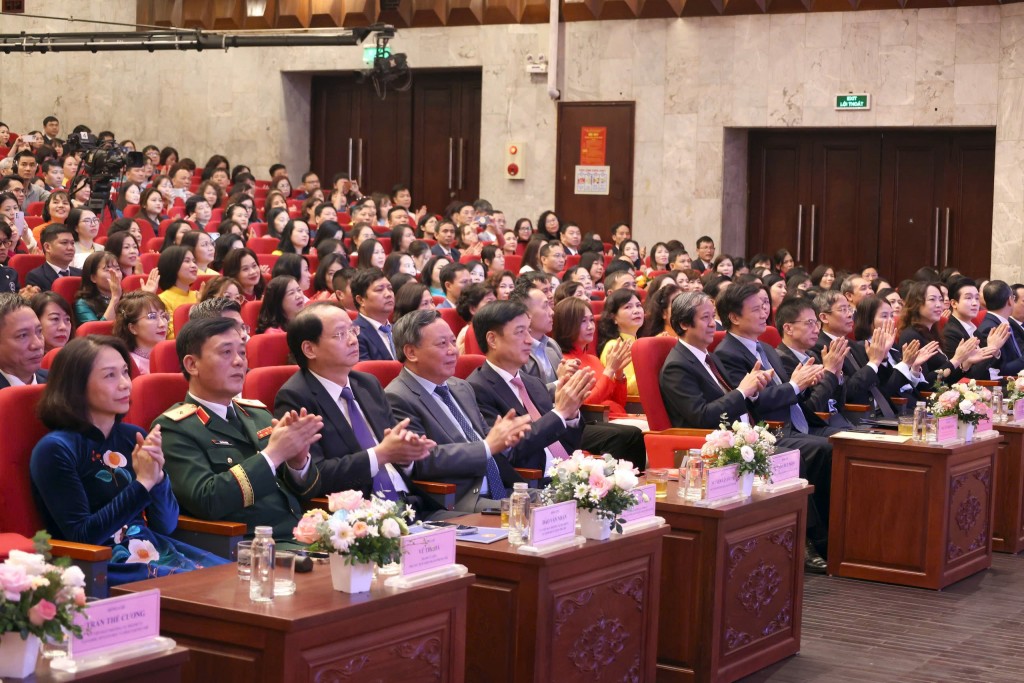 Các đại biểu tham dự chương trình