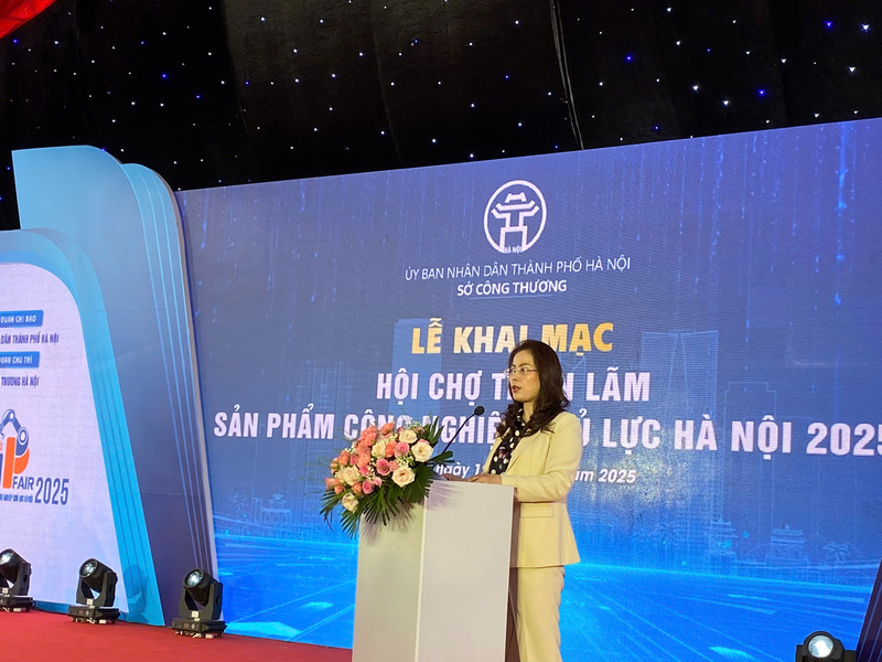 Bà Nguyễn Kiều Oanh, Phó Giám đốc Sở Công Thương Hà Nội phát biểu khai mạc sự kiện. Ảnh: Nguyên Trang