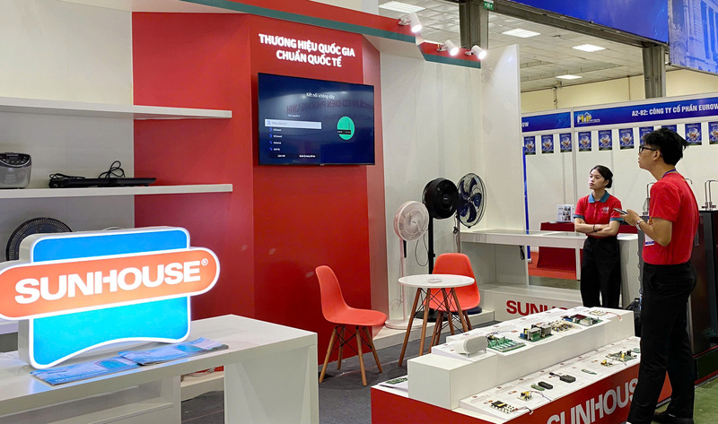 Sản phẩm công nghiệp chủ lực Thủ đô tham dự Hội chợ. Ảnh: Nguyên Trang.