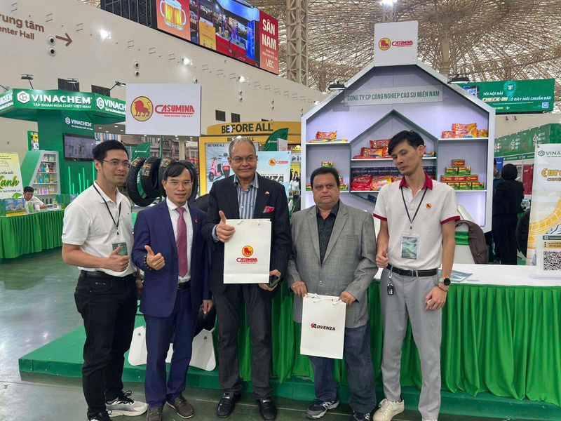 Doanh nghiệp hai nước tìm kiếm cơ hội mở rộng thị trường tại hội chợ. Ảnh: NVCC