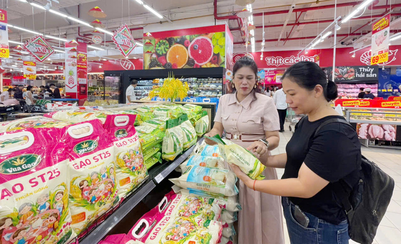 Bà Bùi Thị Hạnh Hiếu, Tổng giám đốc Công ty CP Kinh doanh chế biến nông sản Bảo Minh trao đổi với phóng viên Báo Công Thương về câu chuyện nông sản Việt. Ảnh: Đạt Lê