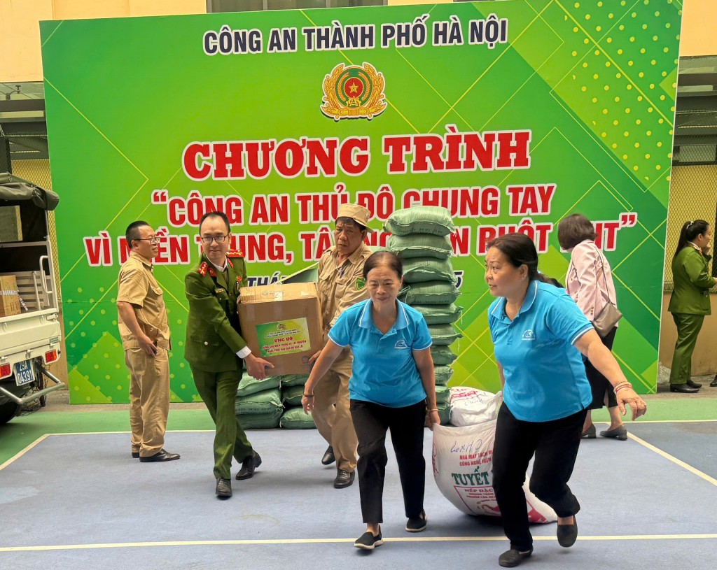 Tiếp tục, sẻ chia, hướng về đồng bào miền Trung, Tây Nguyên Tiếp tục, sẻ chia, hướng về đồng bào miền Trung, Tây Nguyên