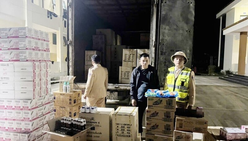 Lượng lớn mỹ phẩm không rõ nguồn gốc bị Công an Hà Tĩnh bắt giữ. Ảnh: CA Hà Tĩnh