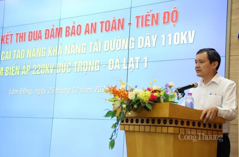Ông Lê Xuân Thái, Chủ tịch Công đoàn EVNSPC phát biểu tại lễ ký kết. Ảnh: Bạch Mai