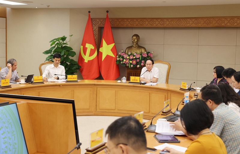 Phó Thủ tướng đề nghị Bộ Tư pháp tiếp thu các ý kiến hợp lý, hoàn thiện đề án, trình Thủ tướng trước ngày 28/6 và lưu ý một số vấn đề trọng tâm - Ảnh: VGP/Thu Sa