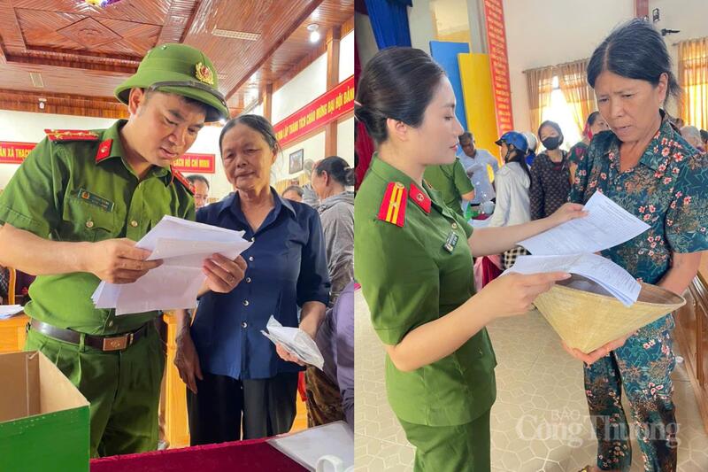 Công an xã ở Hà Tĩnh hướng dẫn người dân đăng ký. Ảnh: Phúc Sơn