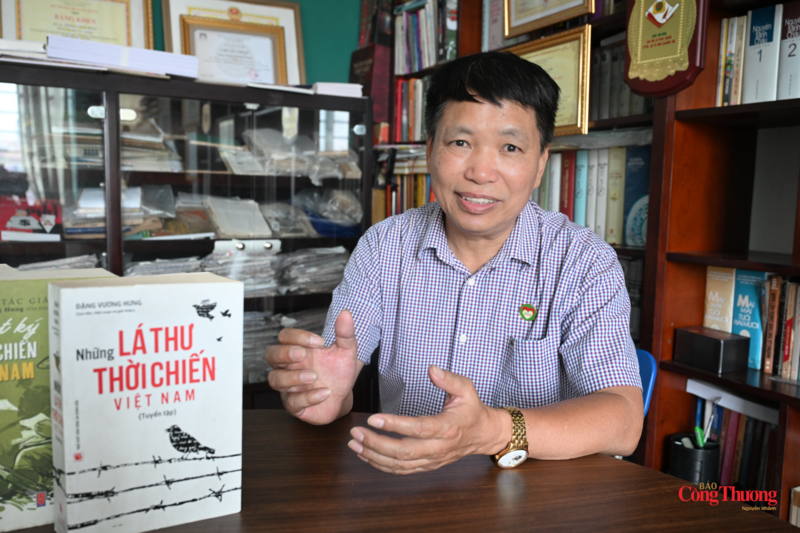 Đại tá, nhà văn Đặng Vương Hưng. Ảnh: Nguyên Khánh