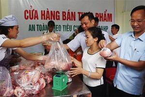 Giữa tâm bão giá thấp, thịt lợn hữu cơ vẫn 200.000 đồng/kg