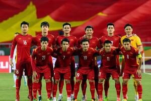 Tuyển Việt Nam và bài học 'gậy ông đập lưng ông'