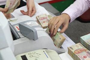 Tín dụng tiêu dùng khó bứt phá cuối năm